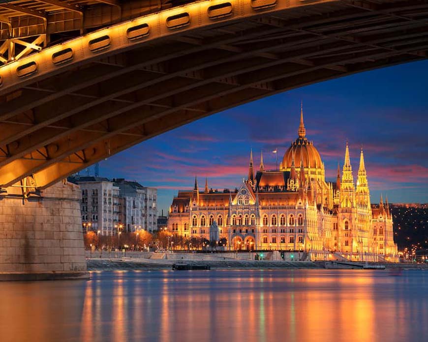 The Romantic Capital: Budapest Accommodation and Flight Guide